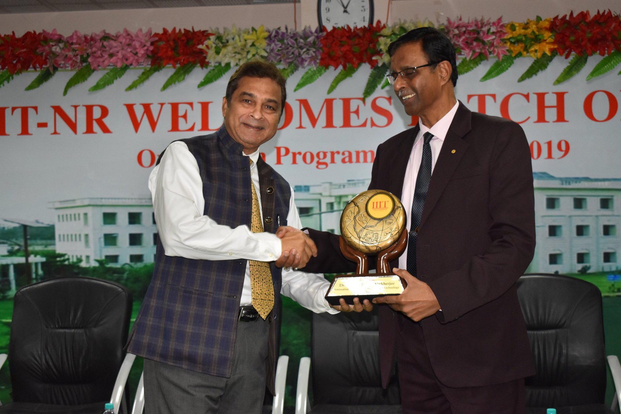 Dr. Pramod receiving recognition award at IIT-NR